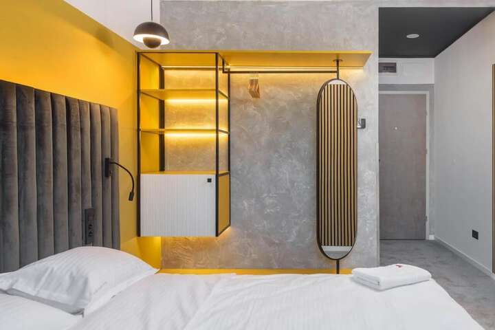 Room 20 of 33