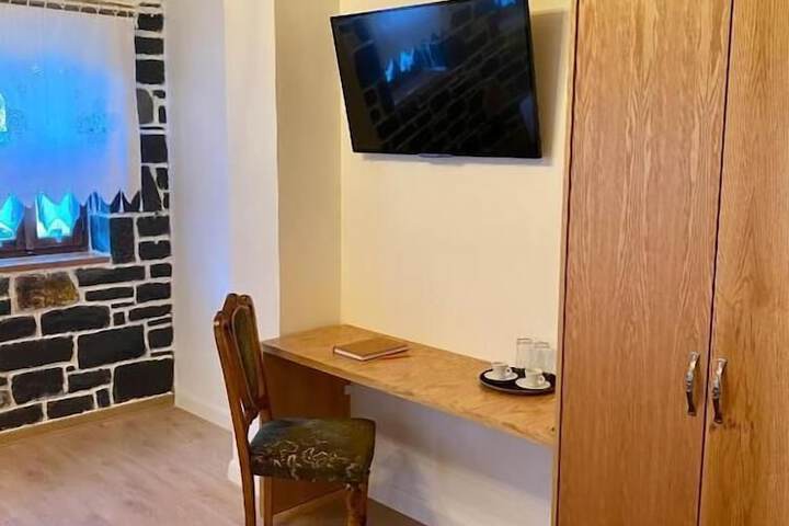 Room 5 of 30