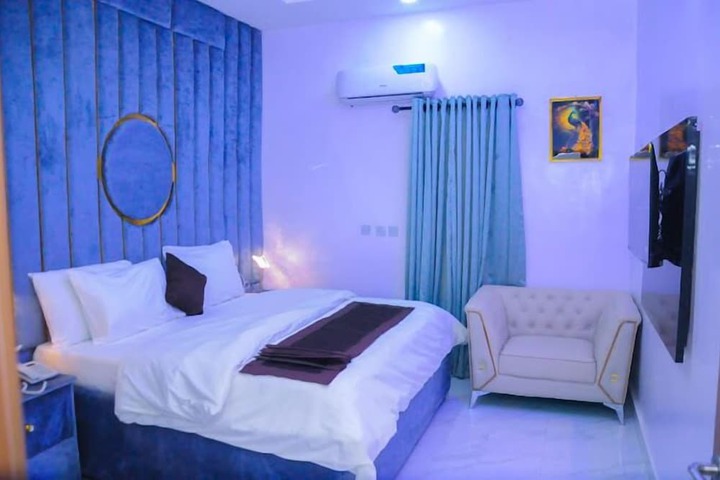 V City Lodge Hotel and Suites