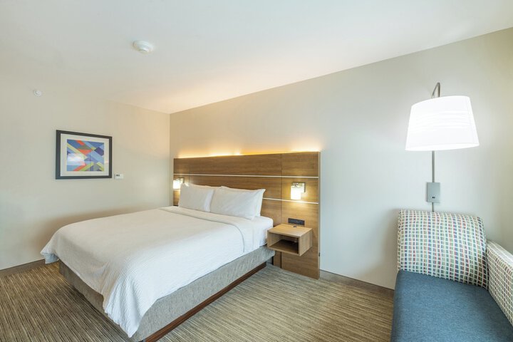1 King Bed (14 of 14)