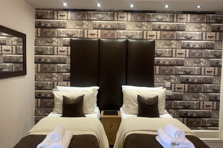 Room 11 of 65