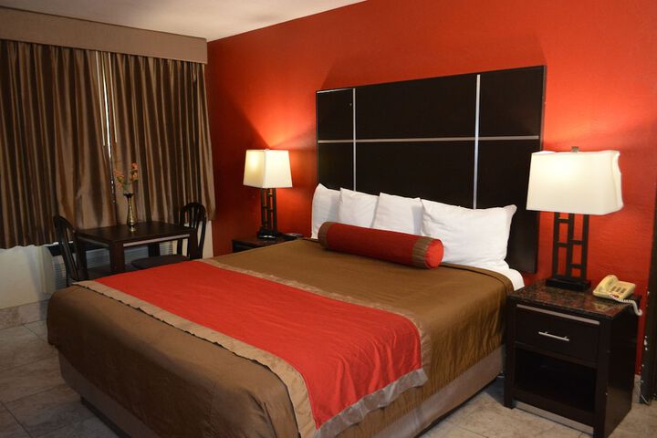 1 King Bed (9 of 18)