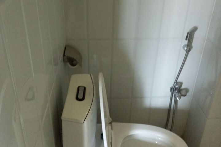 Room 6 of 9