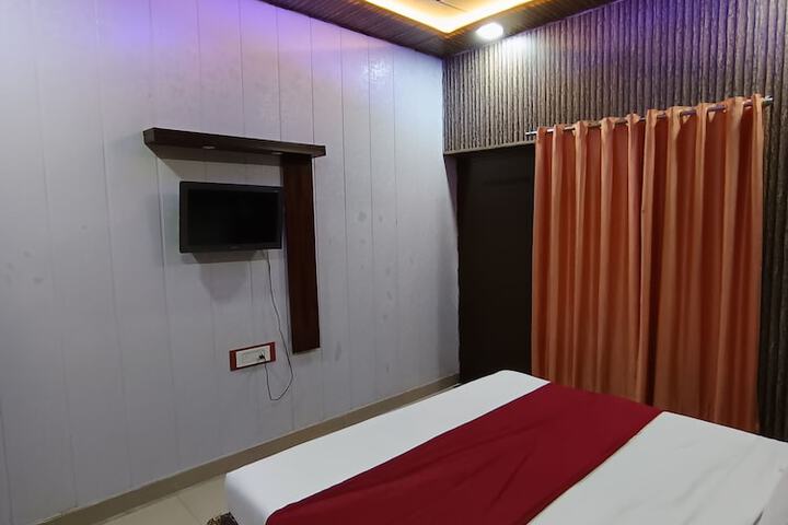Room 6 of 15