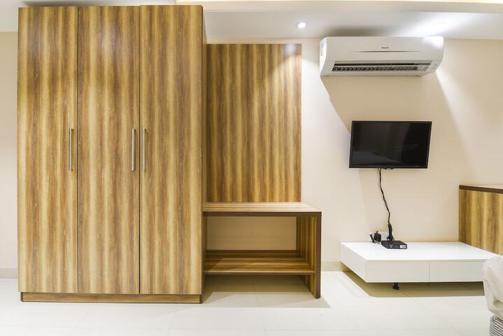 Room 12 of 25