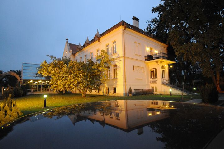 Exterior of City Partner Park Hotel Pelikan