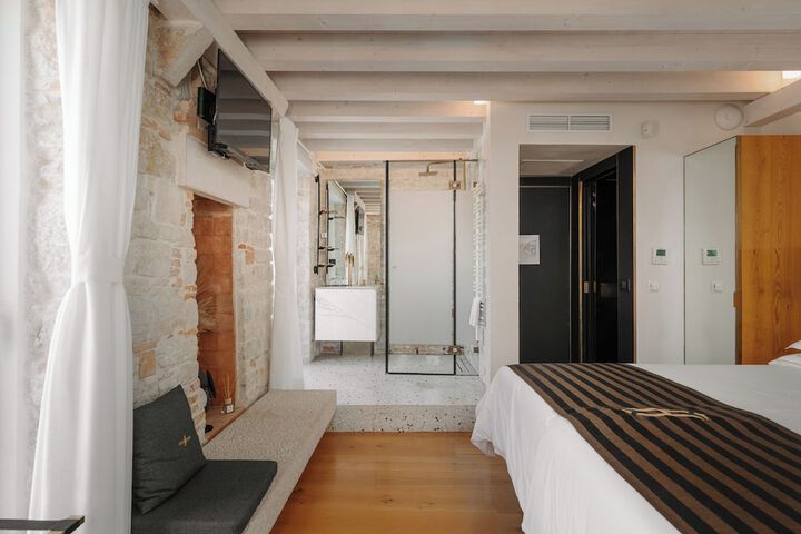Room 25 of 86