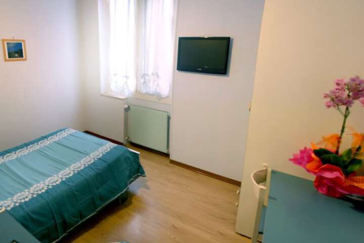 Room 4 of 17