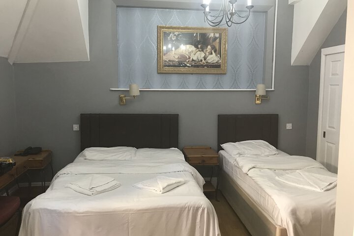 Room 4 of 36