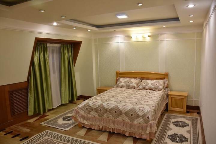 Room 4 of 5
