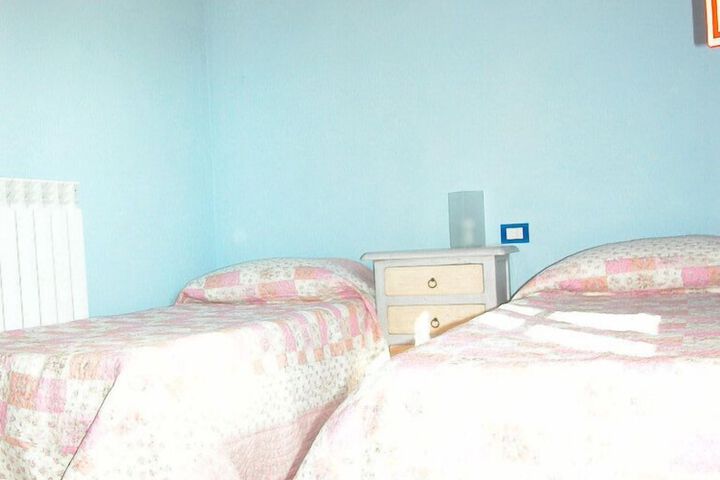 Room 4 of 16