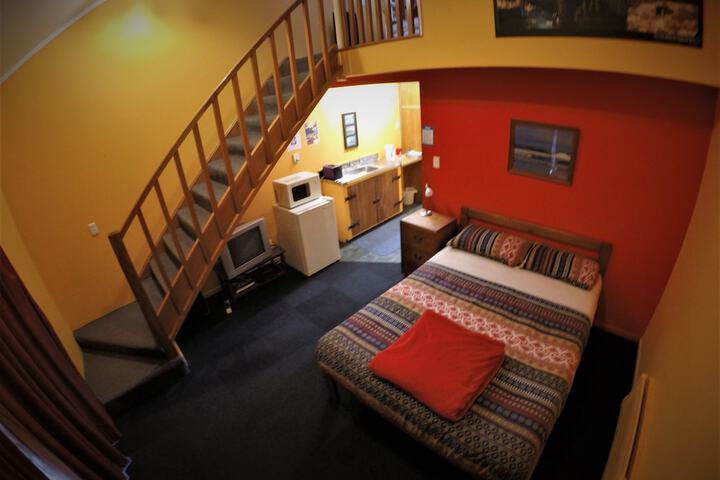 Room 13 of 32