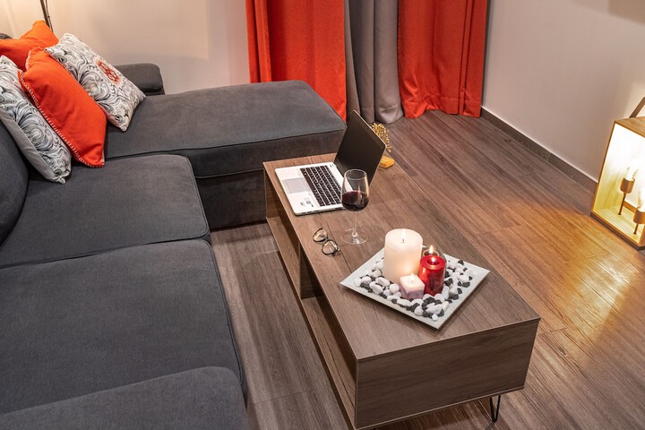 Room 42 of 100