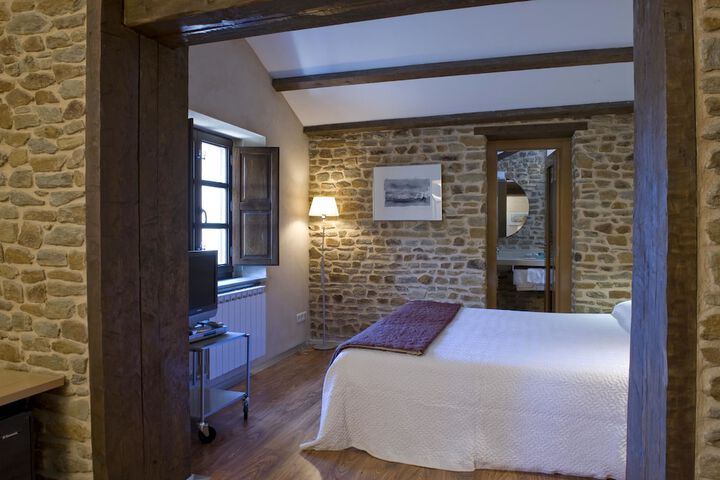 Room 5 of 40