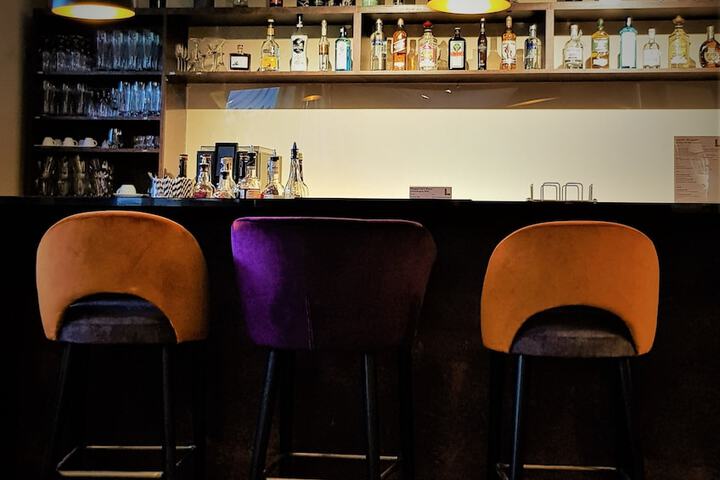 Lounge 47 of 56