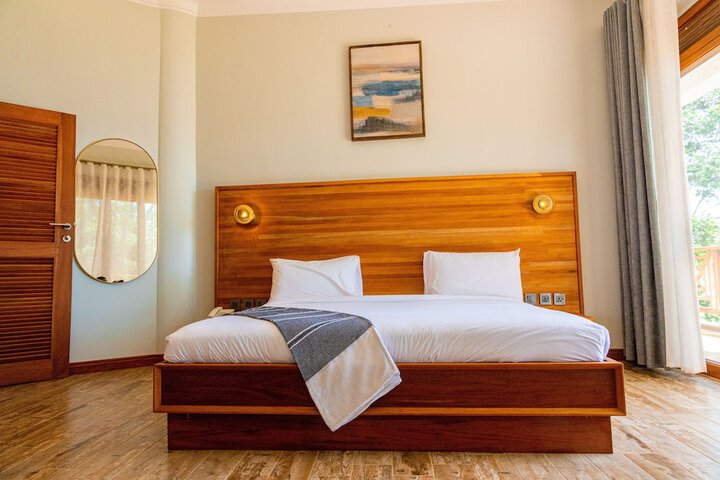 Room 13 of 35