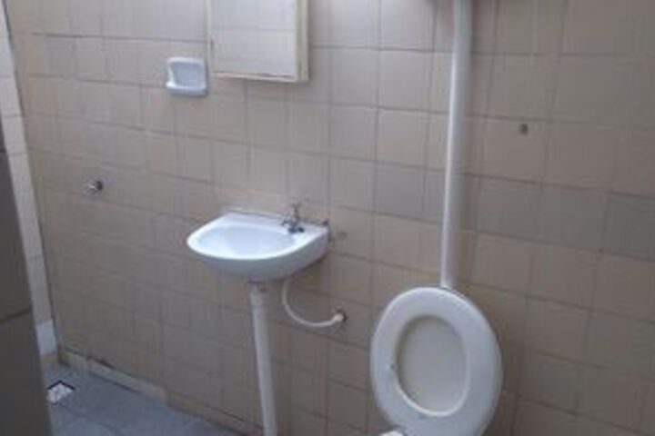 Room 3 of 189