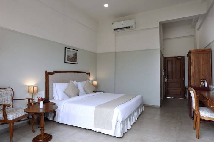Room 26 of 103