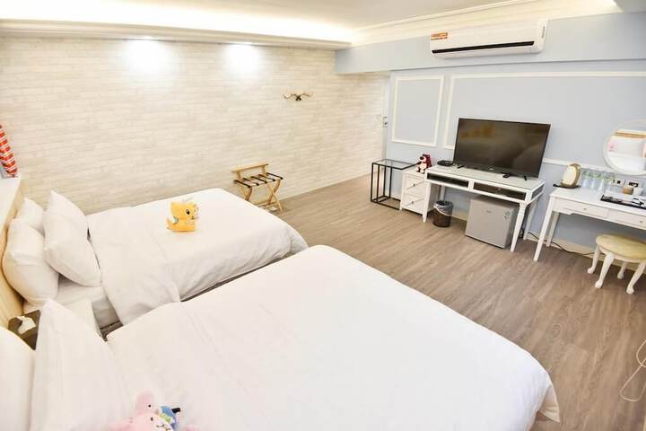 Room 8 of 26