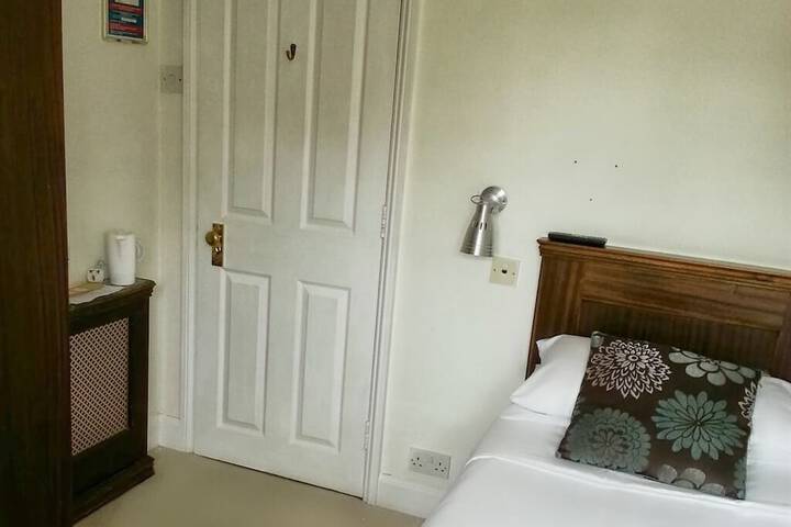 Room 11 of 38