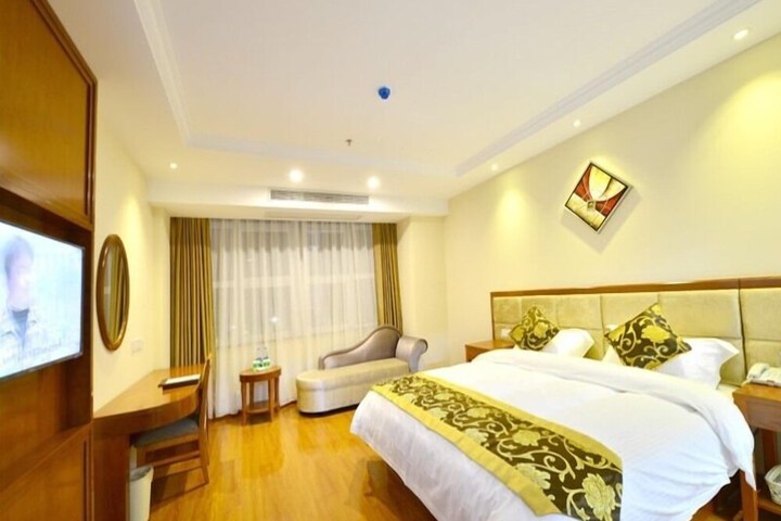 Room 13 of 25