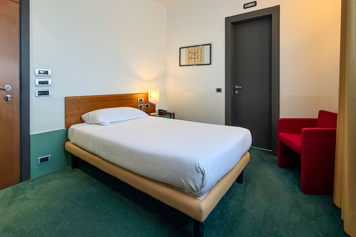 Room 9 of 55