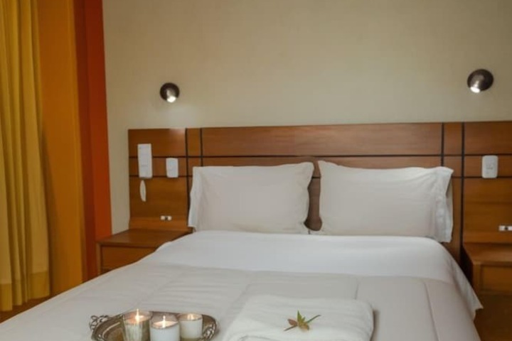 Room 2 of 6