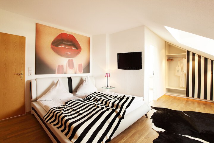 Room 6 of 72