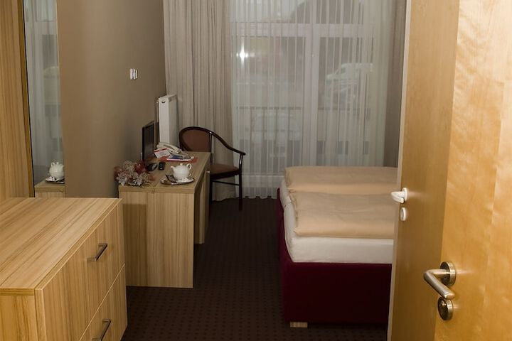 Room 6 of 39