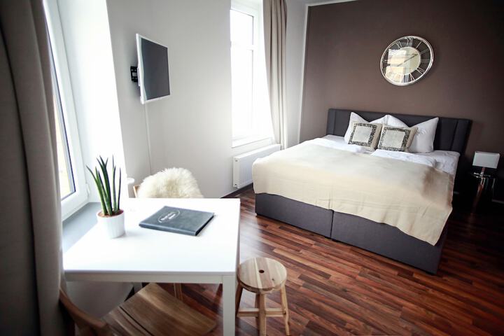 Room 17 of 77