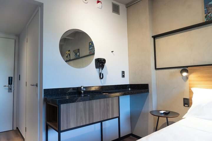 Room 19 of 122