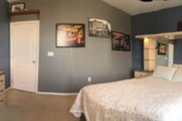 Room 27 of 39