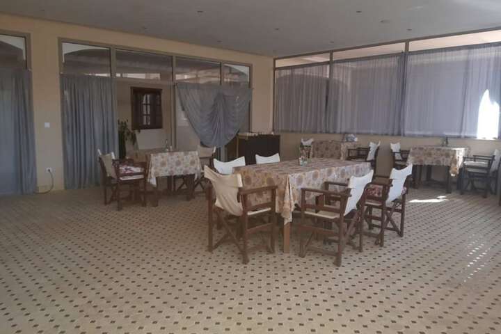 Dining 12 of 19
