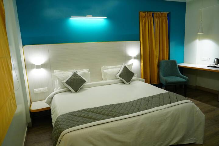 Room 5 of 9