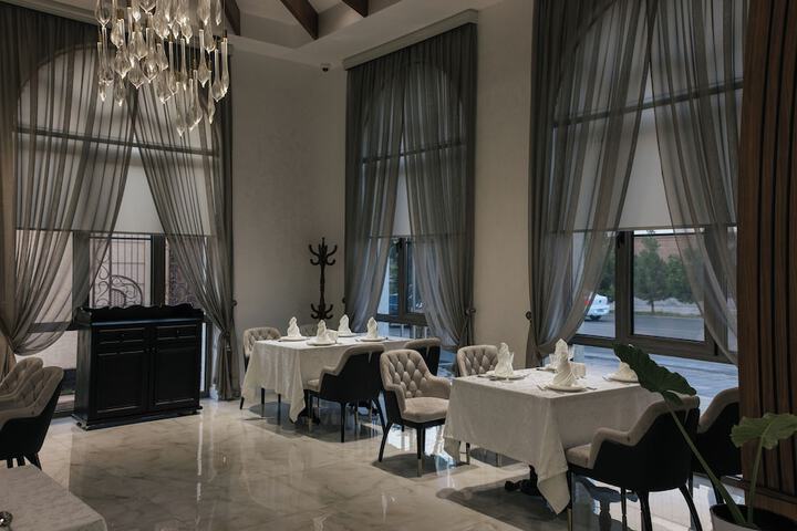 Dining 31 of 45