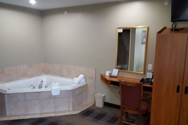 Hot Tub 30 of 41