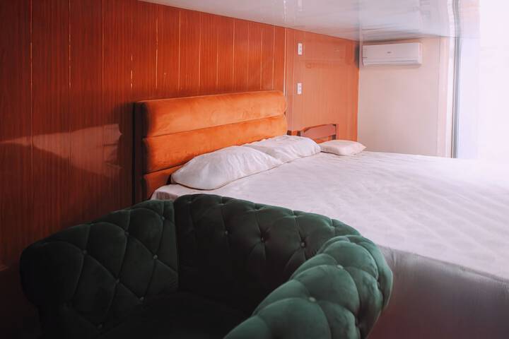 Room 7 of 18