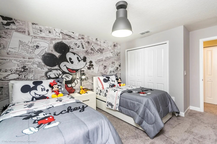 Room 4 of 20