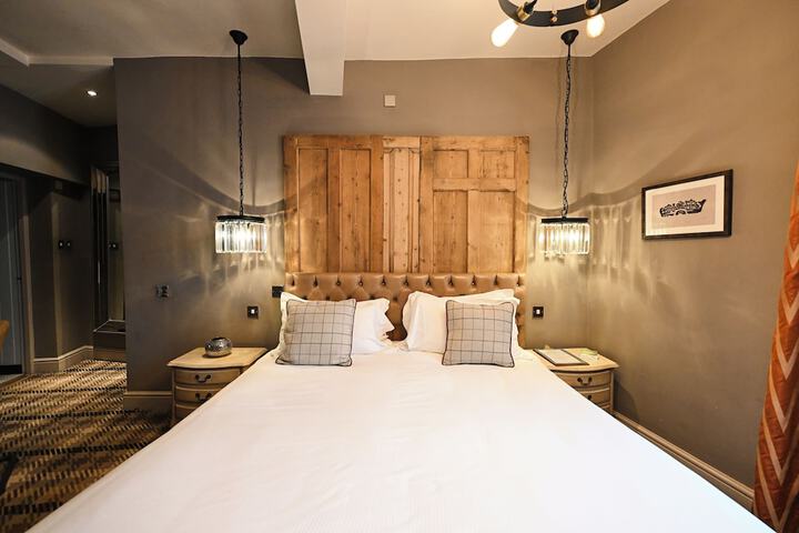 Room 12 of 25