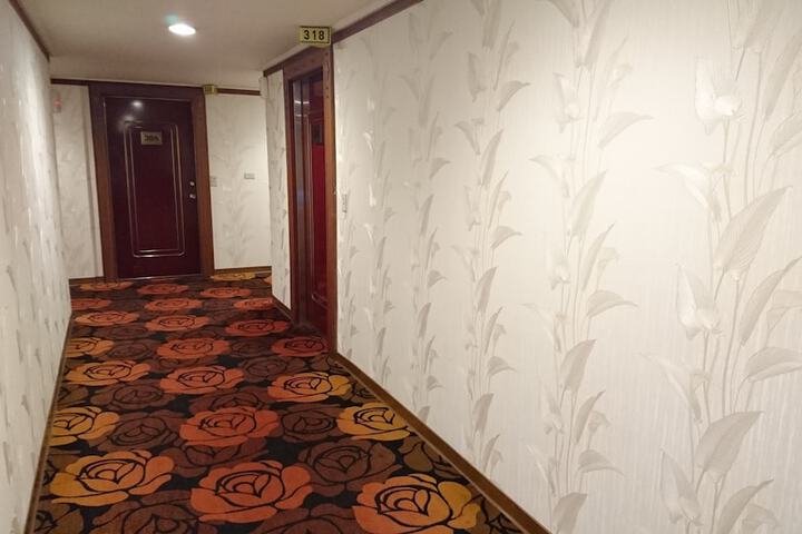 Ballroom/Hall 30 of 33