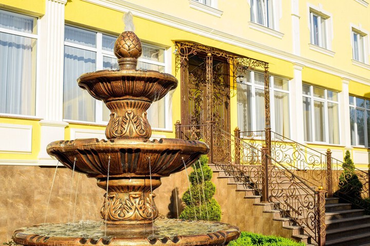 Hotel Exterior 60 of 63