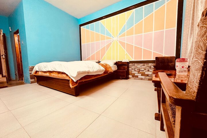 Room 9 of 18