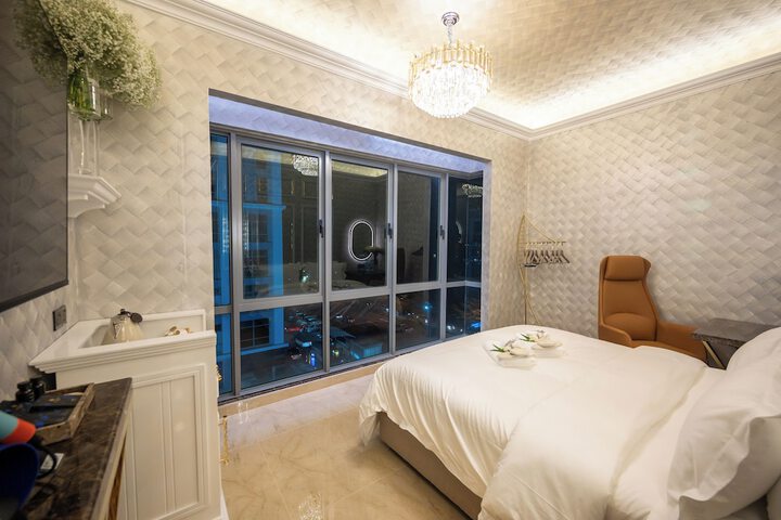 Room 169 of 285