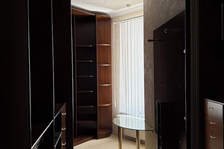 Room 37 of 122