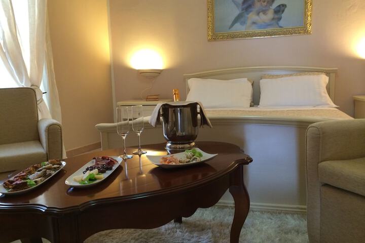 Room 5 of 38