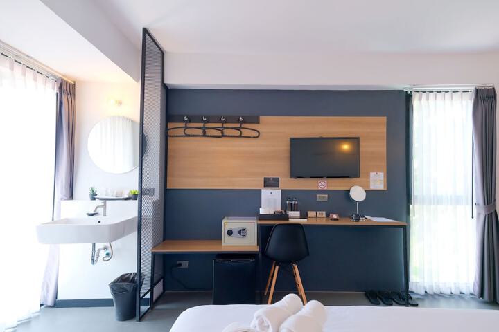 Room 11 of 77