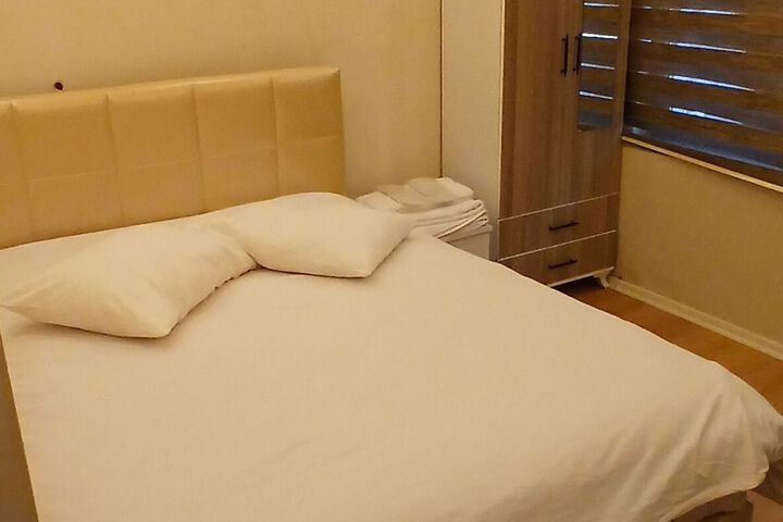 Room 5 of 8