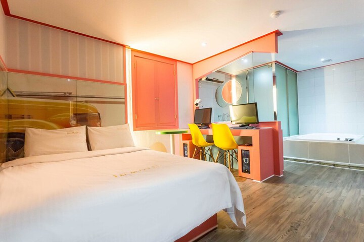 Room 21 of 54
