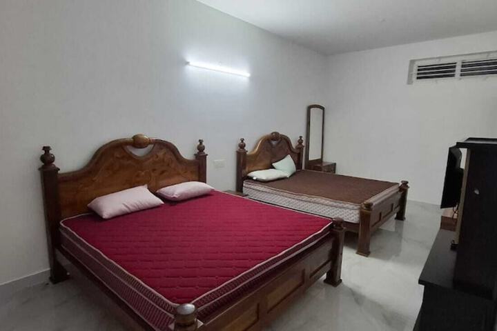 Room 4 of 26