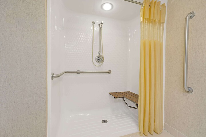 2 Double Beds (7 of 9)
